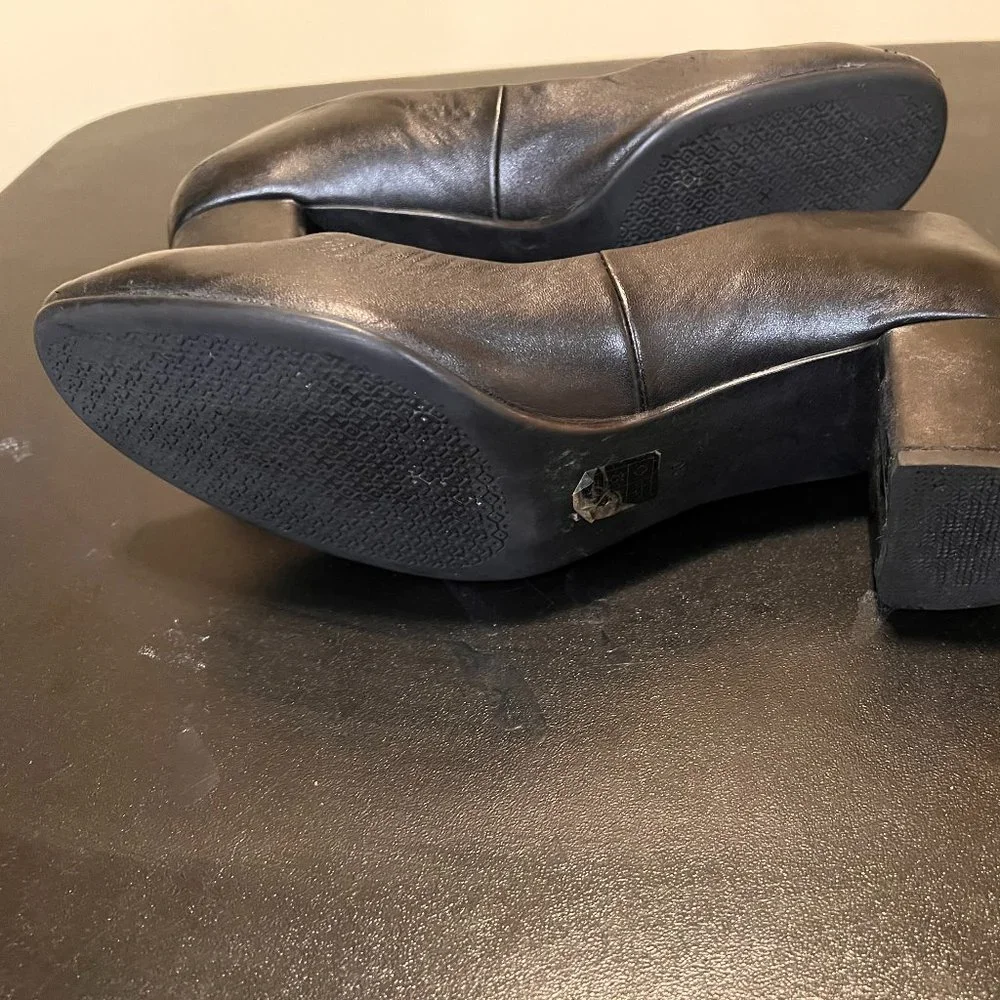 Troy Burch size 10 black heel pumps
